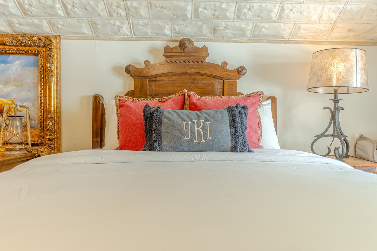 Texas Suite guest room at The Kendall Inn in Boerne, Texas